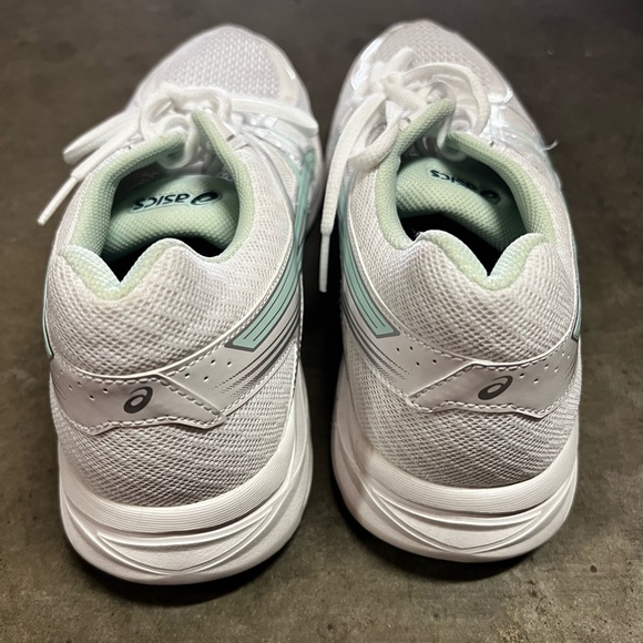 ASICS - Picture 3 of 4